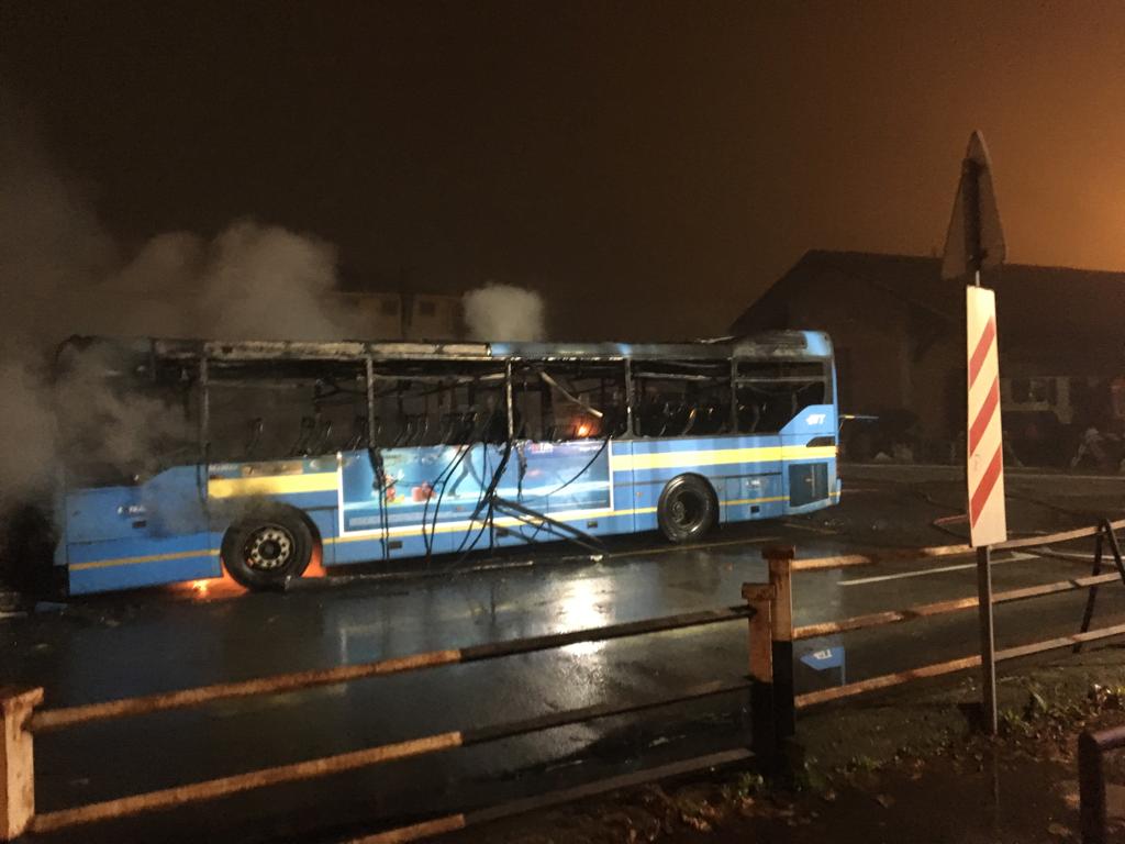 Incendio autobus a Ciriè, il video del piromane che appicca il fuoco